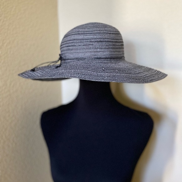 Navy Sun Hat - Picture 1 of 3